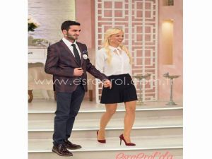ESRA EROL'DA... ALİ HAYDAR ÜNLÜ SUNUCU ÖZLEM DEMİR'E AŞIK OLMUŞ.