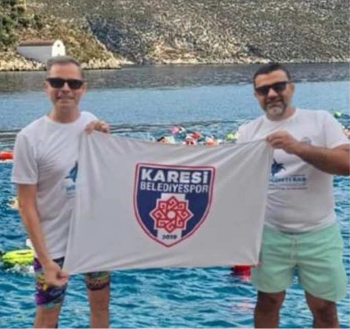 KARESİ BELEDİYESPORLU YÜZÜCÜLER MEIS ADASI'NDAN  KAŞ'A AZİMLE YÜZDÜLER