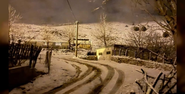 Feslikan Yaylası'na beyaz örtü: Toroslar'da kışın asaleti göz kamaştırdı
